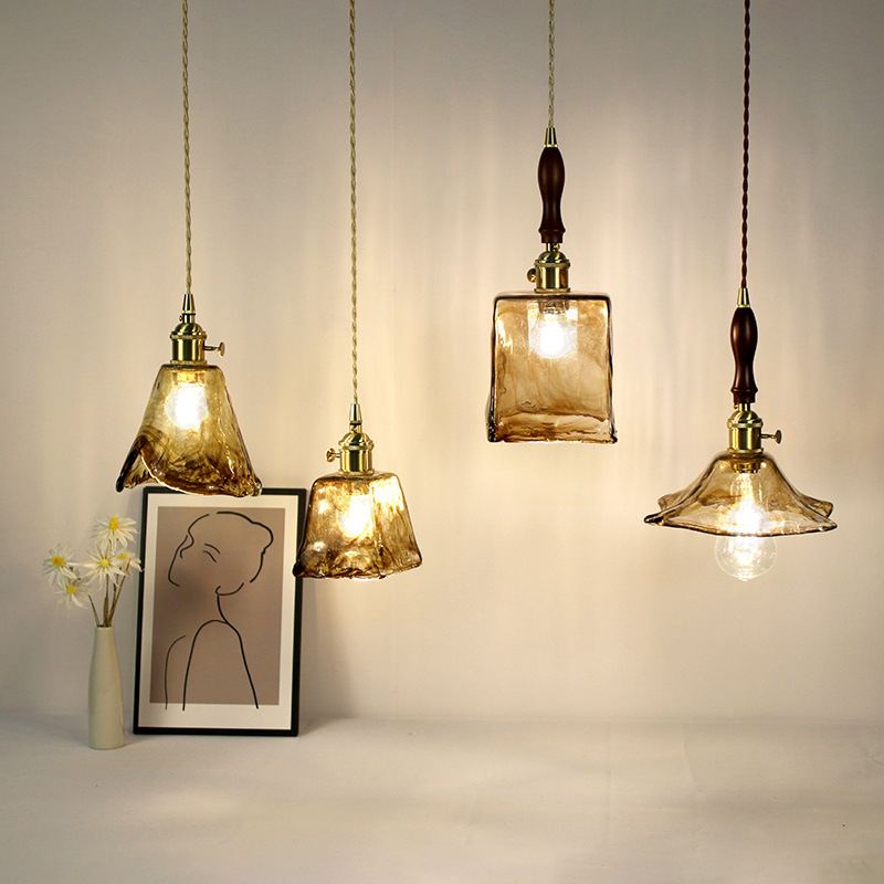 Lámpara de vidrio de ámbar retrógrado de latón nostálgico estilo tranquilo dormitorio dormitorio comedor bar portail candelabro