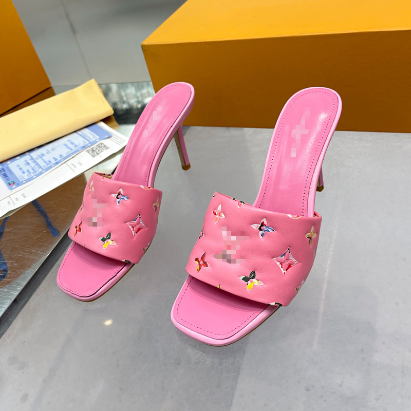 Sandalias casuales de moda europea y americana 2025 nuevas zapatillas de cuña en relieve de moda de cuero mujer playa transfronteriza 8,5 cm