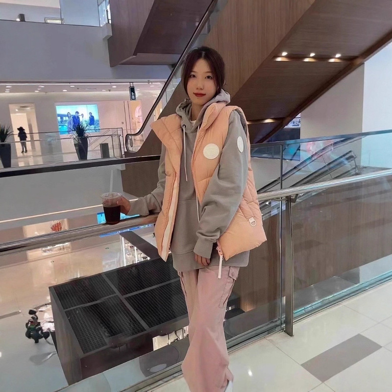 Zhao Lusi Celebrity Style Canada Goose Capsule down Warm Vest Versatile Solid Color Elegant 2026 Winter New Model
