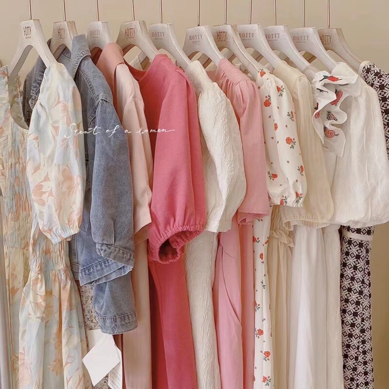 2024 summer cream A- line skirt French bubble sleeve age-reducing fairy dress women's wholesale first-hand supply