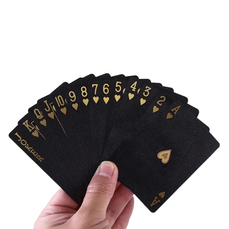 Marca de fábrica al por mayor naipes de alta gama engrosado y duro plástico PET impermeable y resistente al plegado naipes negros de oro y plata