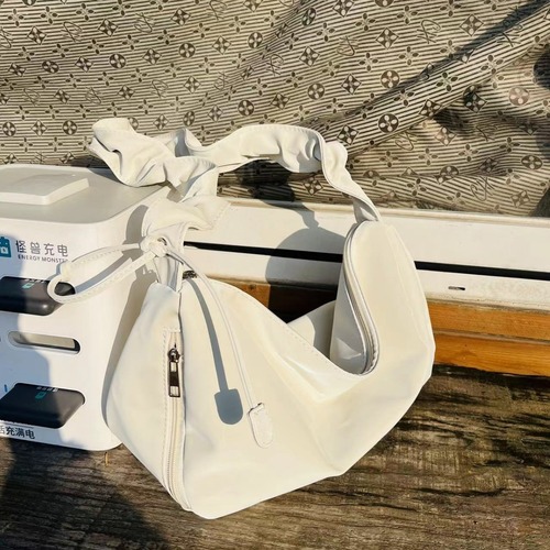 Korean style niche pleated cloud bag, versatile and simple commuter dumpling bag, new style girls' large capacity crossbody bag