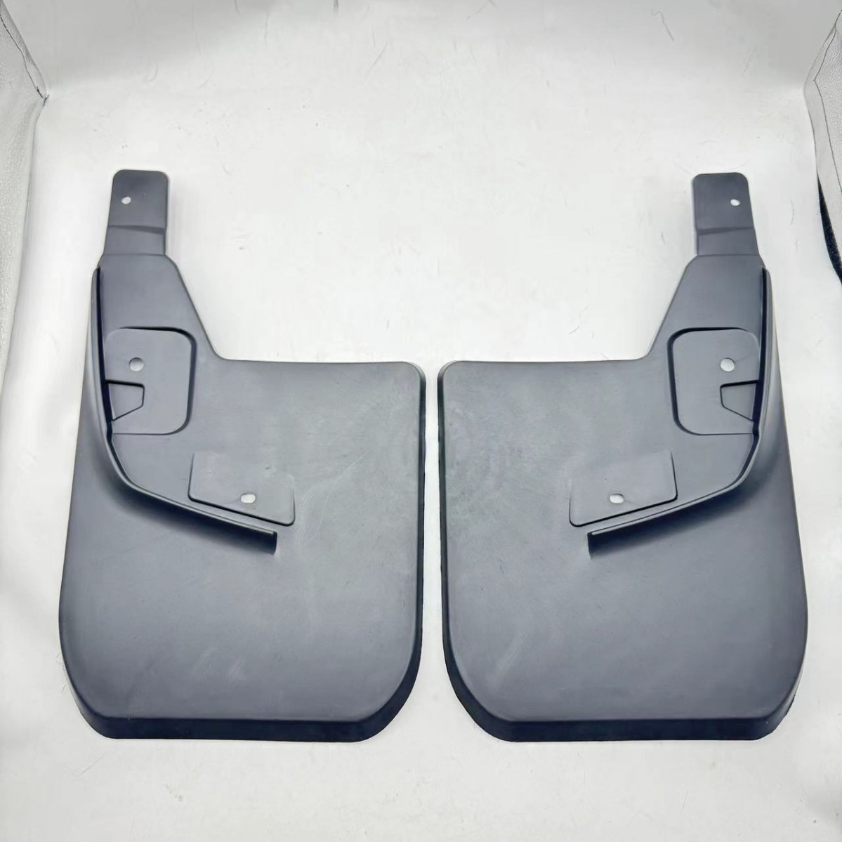 Aplicable a la versión original del guardabarros de neumáticos de la camioneta SAIC Maxus T60