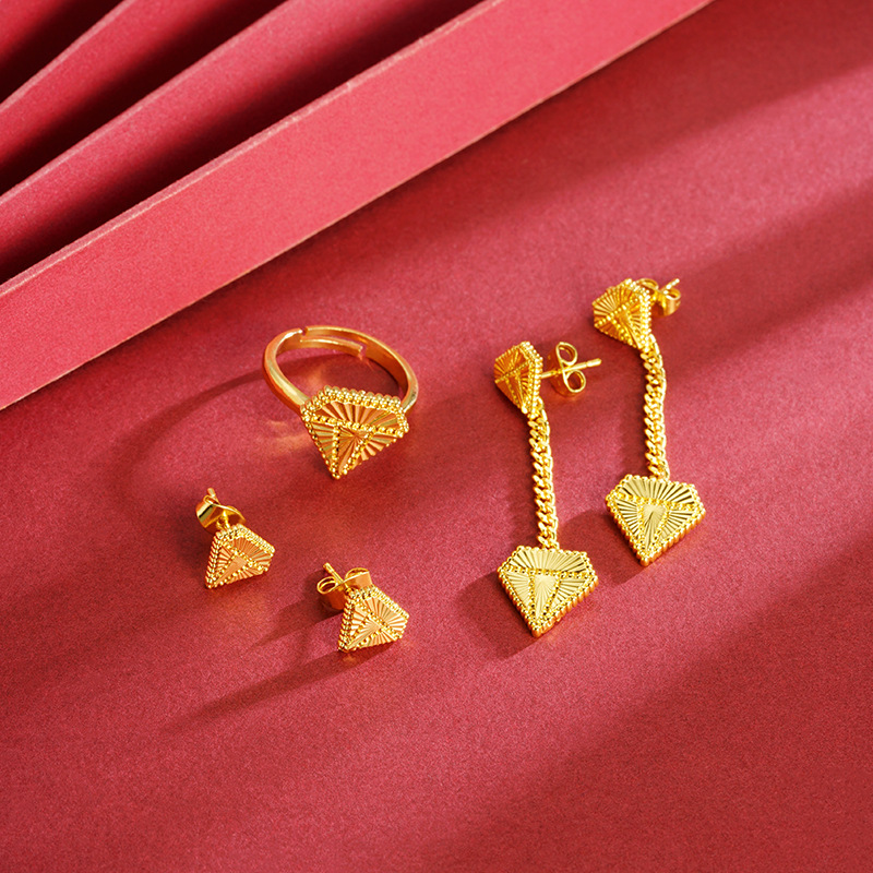 Anillo de oro de arena de Vietnam, conjunto de joyas de oreja en forma de diamante, temperamento, marea nacional, accesorios simples, fábrica de suministro de Yiwu al por mayor