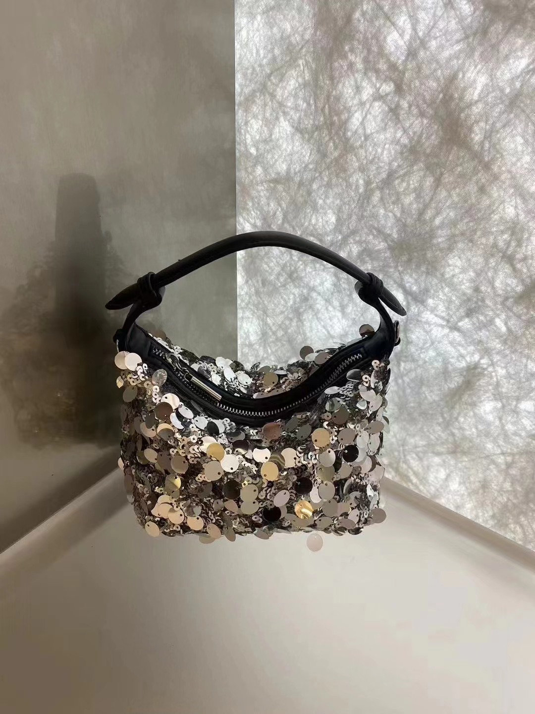 Jaro/léto 2024 Nová krabička na oběd s lesklými korálky, kapesní taška přes rameno s jedním křížem, taška na mobilní telefon, trendy_voghion.com