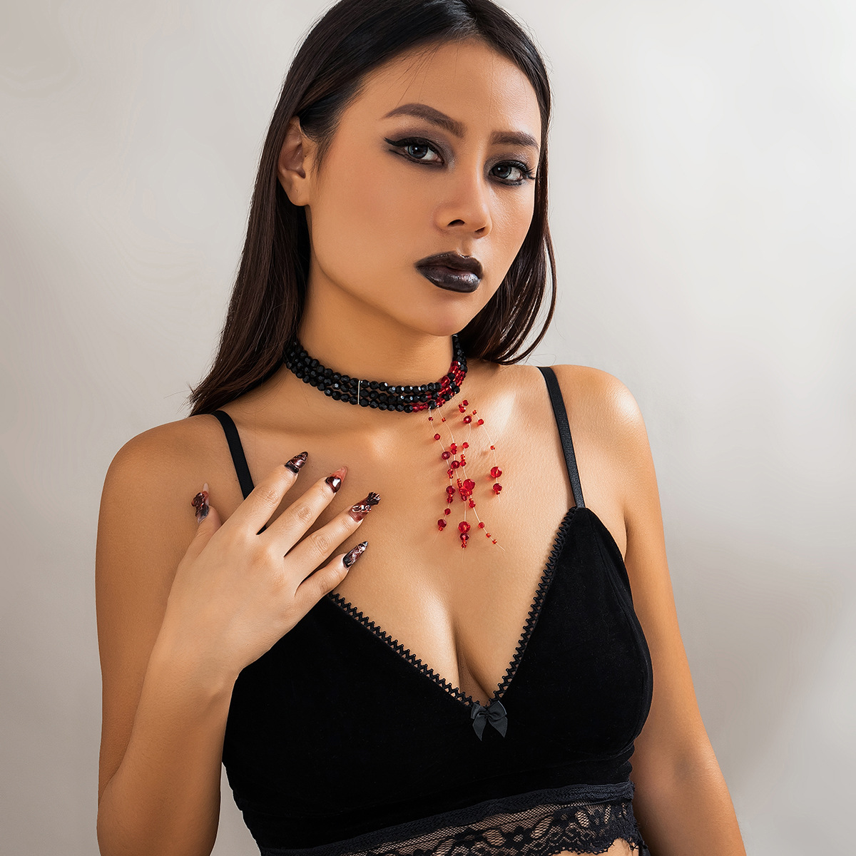 Collare di perline gotico, girocollo con goccia di sangue rosso, frangia di cristallo insanguinato, ornamento di Halloween_voghion.com