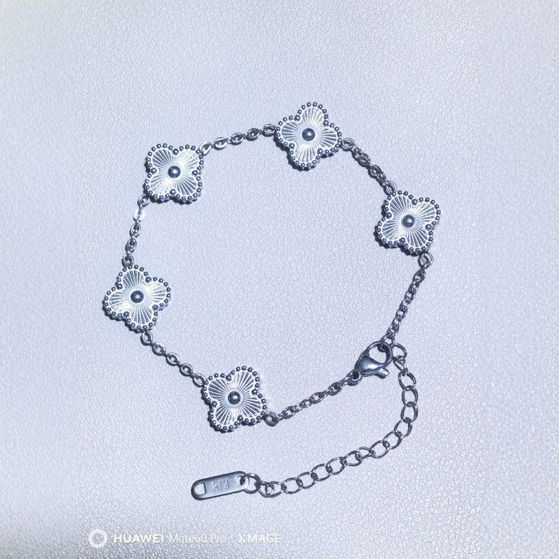 13MM 四つ葉のクローバー ブレスレット チタン鋼 四つ葉のクローバー 両面ブレスレット 色褪せないチタン鋼ブレスレット Amazon 人気|undefined