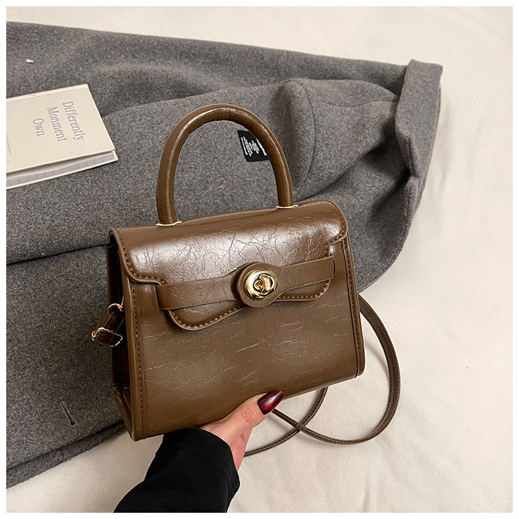 Moda 2025 primavera y verano nueva versión coreana de la retro Kelly bolso femenino 100 bolsos de hombro, nicho, bolso casual simple