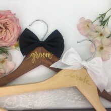 跨境喜事婚礼衣架新娘实木衣架定制logo蝴蝶结珍珠衣架服装店批发