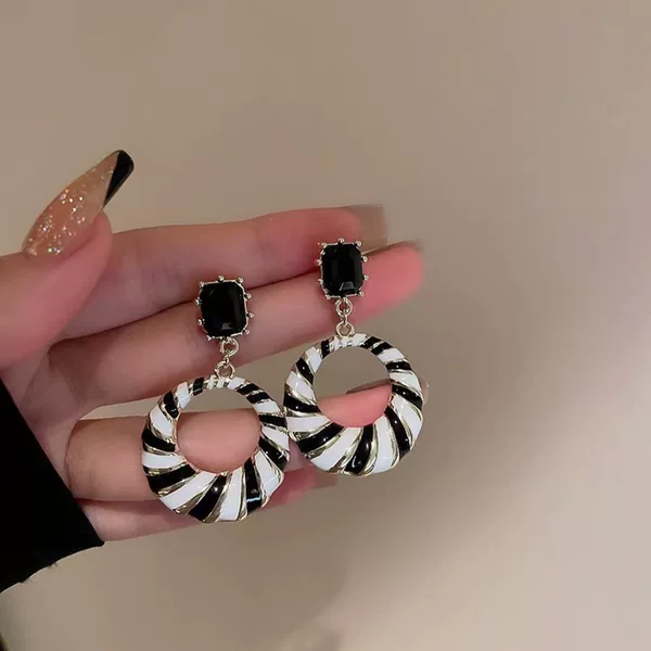 New Cross-Border Exaggerated High-End Luxury Earrings for Women, Internet Celebrity Hot-Selling Earrings, Hong Kong Style Retro Earrings, Hoop Earrings