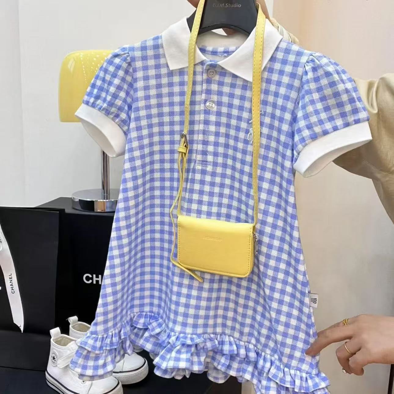 Xianning siete ropa para niños vestido de niña 25 verano nuevo estilo niña estilo extranjero vestido de encaje a cuadros con cuello Polo
