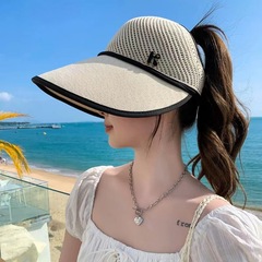 通気性日焼け止め帽子子供の夏の大きなひさしは紫外線を防ぐ空の屋根の太陽の帽子に馬の尾の網の目の日よけをつけることができます。
