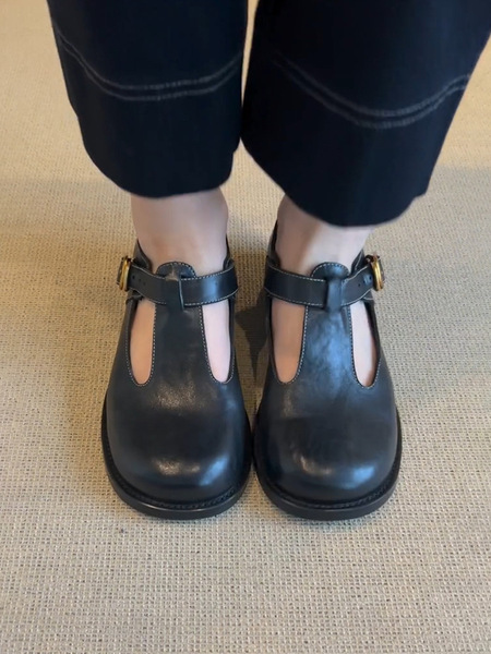 Leather retro minimalistic loafers