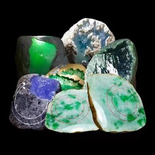 缅甸天然翡翠a货原石半明手镯料高冰玻璃种毛料批发公斤玉石飘花