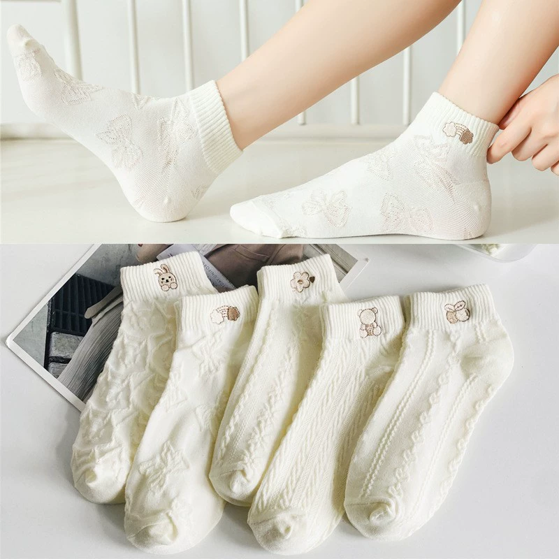 Autumn breathable cotton socks, with embroidery, absorbs sweat and smell
