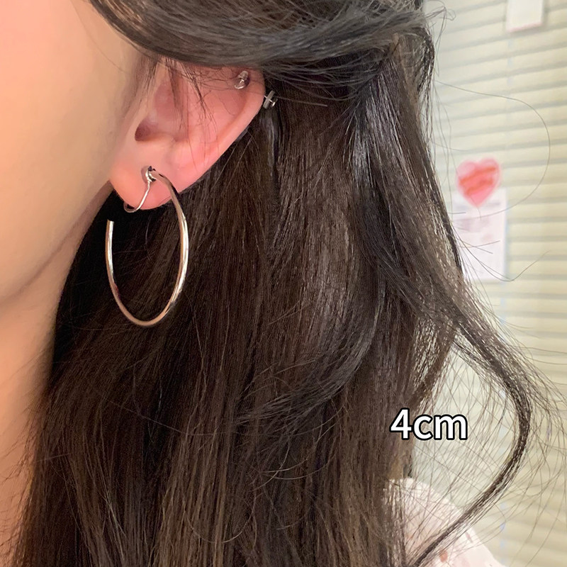 Plain Hoop Ear Clips Without Piercings, Large Hoop Earrings for Women, Niche High-End Style, Exaggerated, Versatile for Autumn and Winter, Fashionable Coat Earrings Plain Hoop Ear Clips Without Piercings, Large Hoop Earrings for Women, Niche High-End Style, Exaggerated, Versatile for Autumn and Winter, Fashionable Coat Earrings