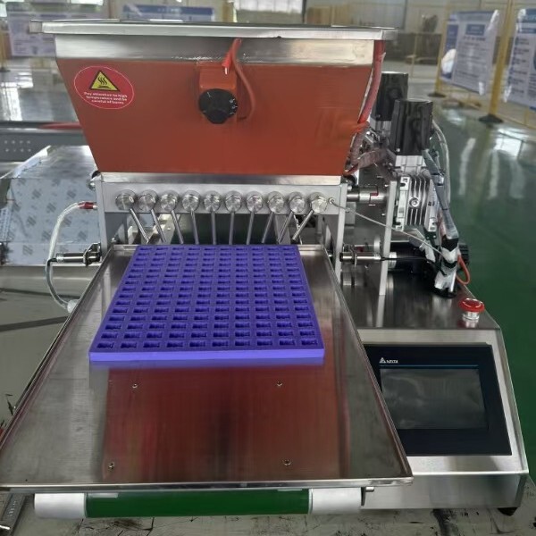 "Small Candy Machine Fudge Pouring Machine Candy Equipment Desktop Fudge Machine Laboratory Fudge Machine" "Small Candy Machine Fudge Pouring Machine Candy Equipment Desktop Fudge Machine Laboratory Fudge Machine"
