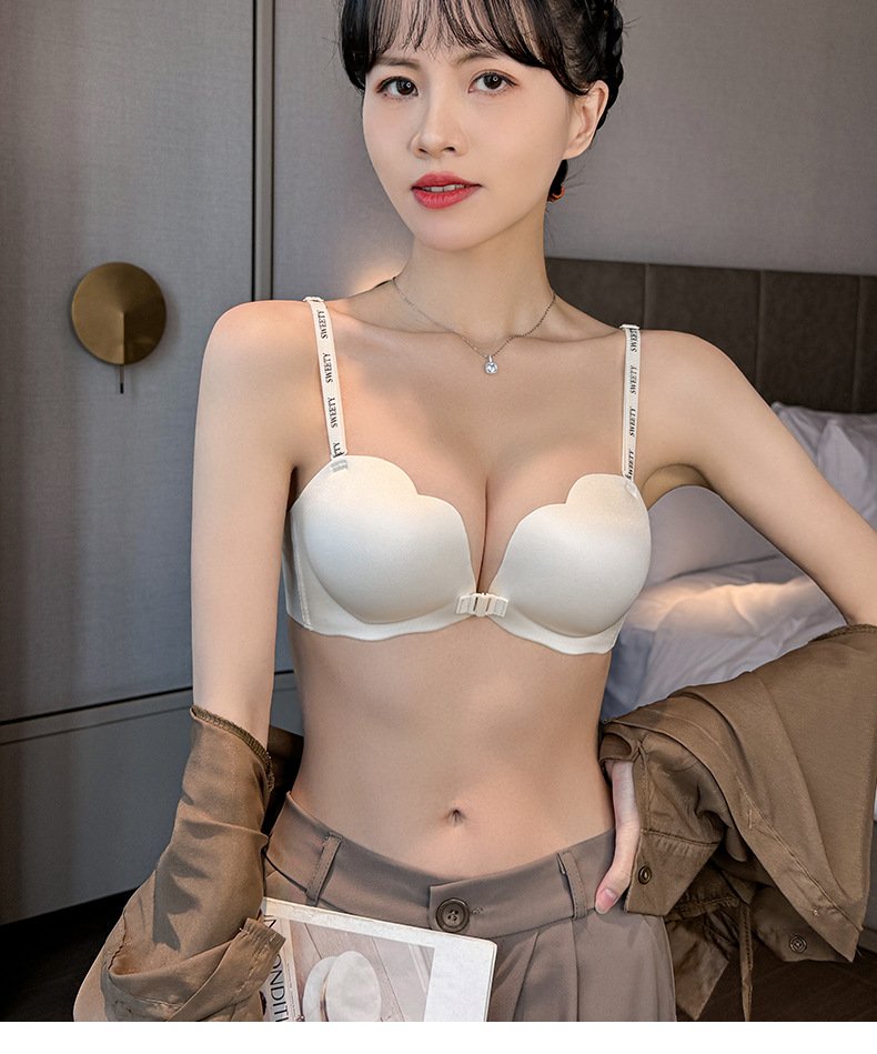 Color variations of front-closure bra