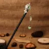 Чёрное дерево, зелёный круг