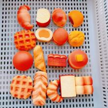 直播热卖仿真迷你面包解压玩具平价捏捏乐减压神器模型道具摆件