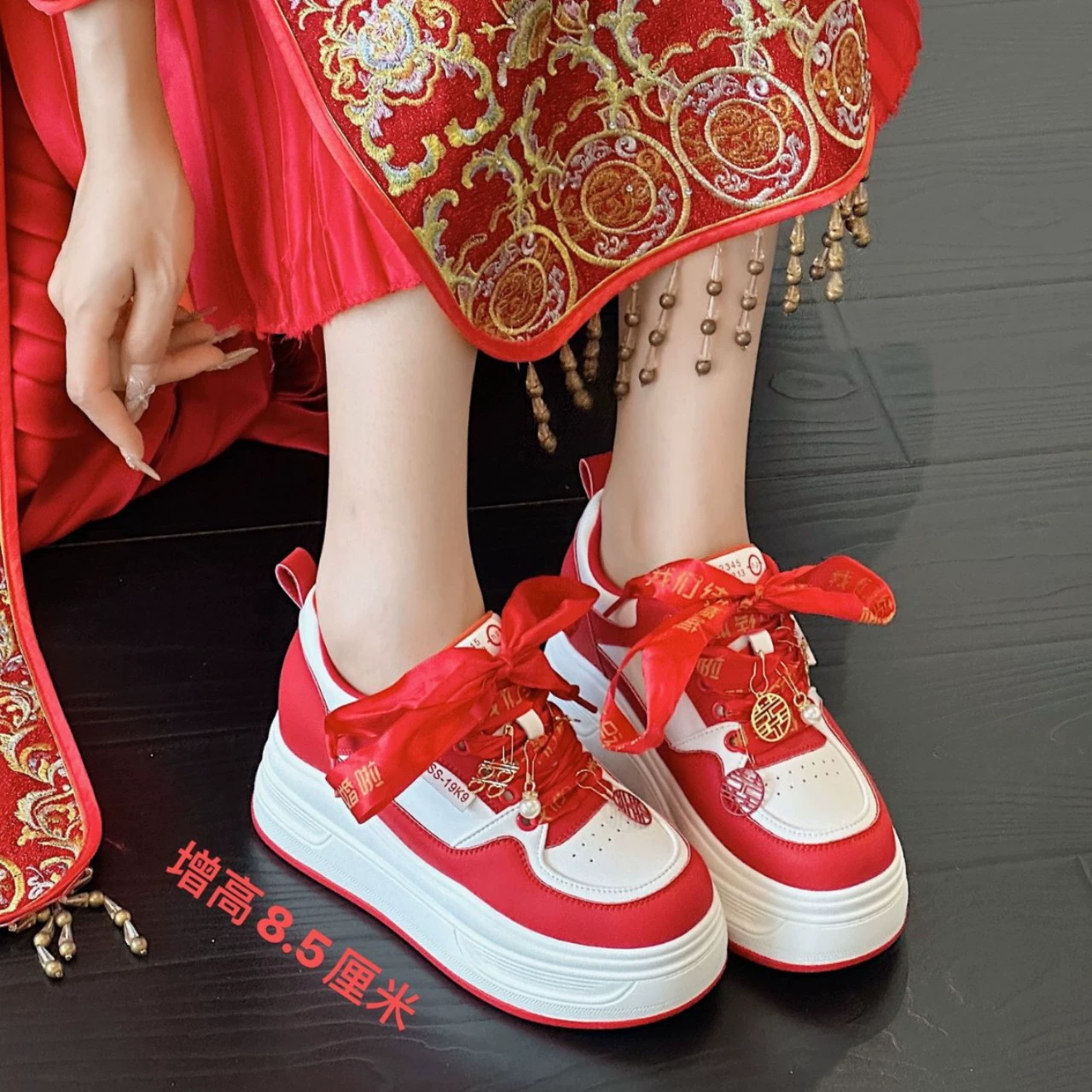 Подарочные красные свадебные туфли Xiuhe, новинка 2025 года, свадебные туфли на толстой подошве, внутренняя высота 9 см, повседневные туфли из натуральной кожи на высоком каблуке для подружки невесты