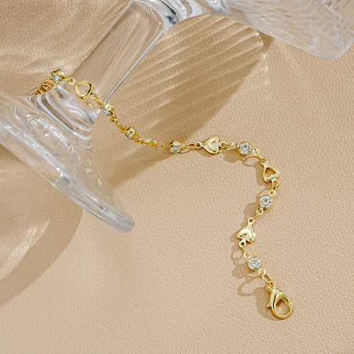 Elegant Heart-Shaped Diamond Pendant Bracelet for Women: Ins-Simple, Unique Design, Engraved Heart Decorative Accessory