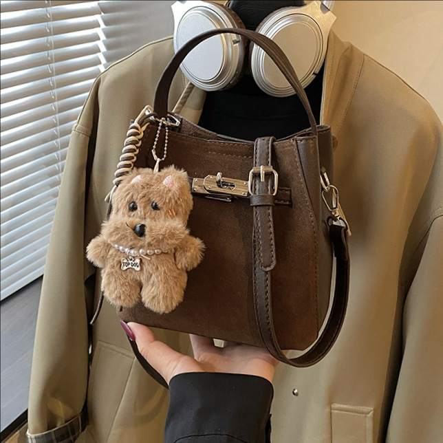 Bolsa de mano coreana retro de tería para mujeres 2025 nuevo tipo de bolso casual versátil, bolso de cubo de viaje de alta calidad