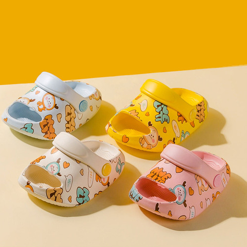 Deer Milli's new children's slippers for men and women indoor cute light soft sole bathroom full print children's hole shoes