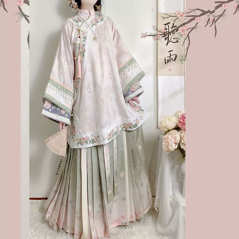 Весенне-осенний стиль Hanfu с полностью открытой передней частью, тяжелой вышивкой, перевернутыми большими рукавами, юбкой мамиан, женской одеждой династии Цин, Qing Hanfu.