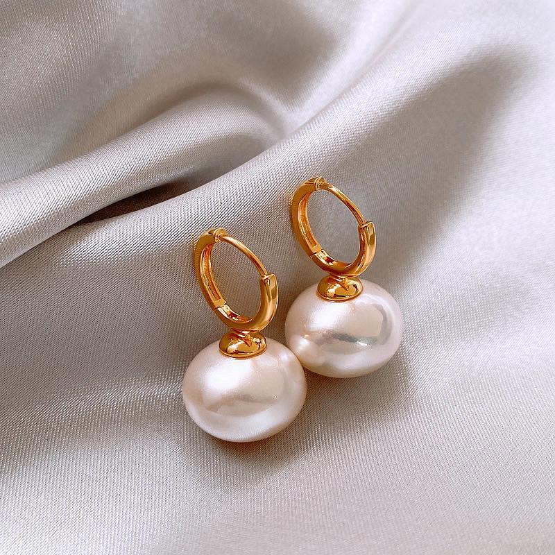 French Pearl Earrings Women's Light Luxury Elegant High-end Ear Studs Niche Unique Design 2024 New Hot Earrings