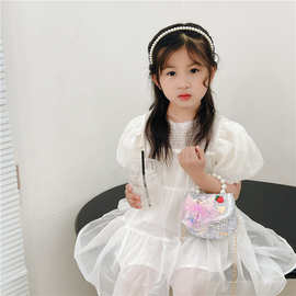 女孩珍珠跨包2023新时尚卡通亮片迷你零钱包美人鱼可爱女童手提包