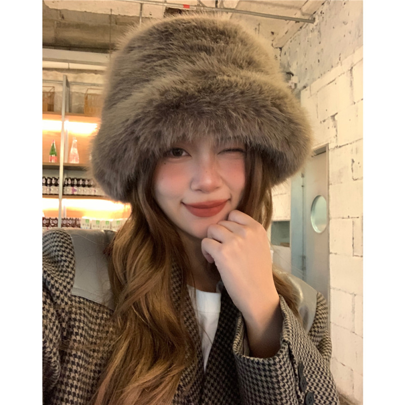 Knock big!! Winter snow mountain west Sichuan travel plush fisherman hat female warm face-looking small faux fur basin hat