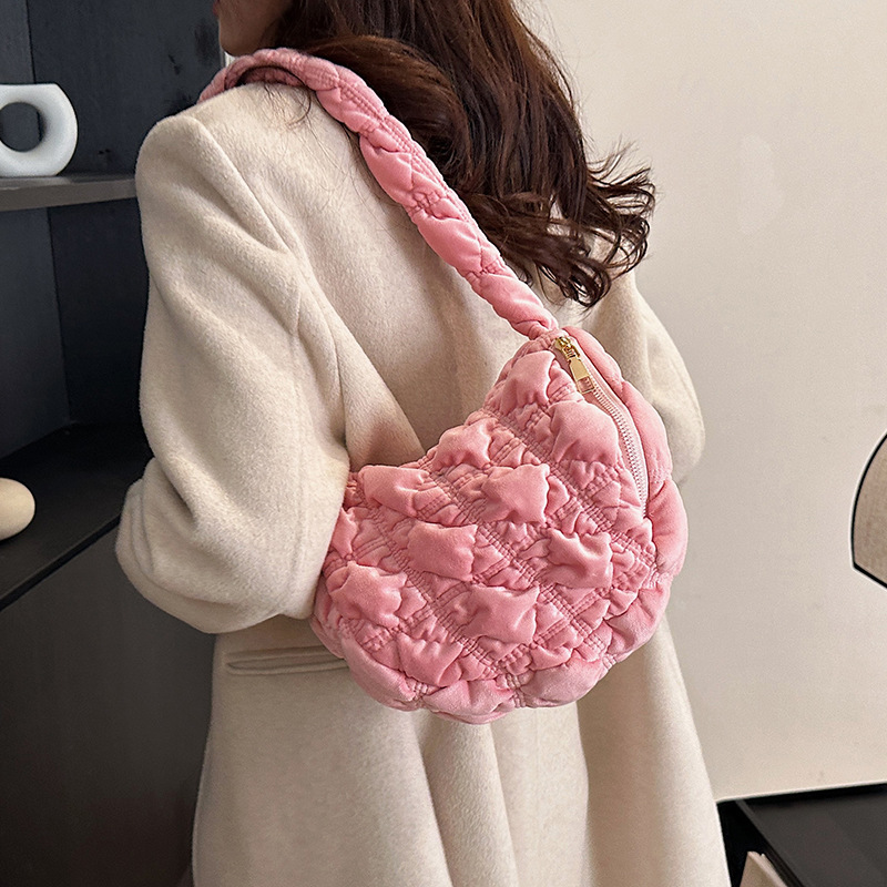 Nuevas nubes plisadas envuelven a las mujeres han bangchao nicho terciopelo envuelve albóndigas casuales envueltas en moda envueltas en un hombro y axilas