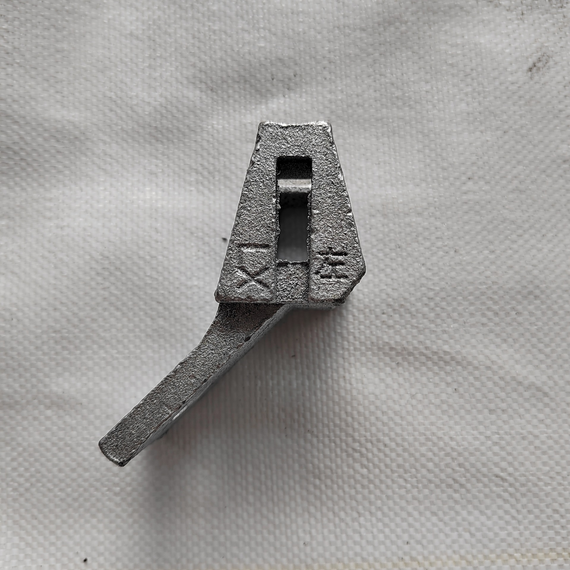 왼쪽 경사 잠금 장치