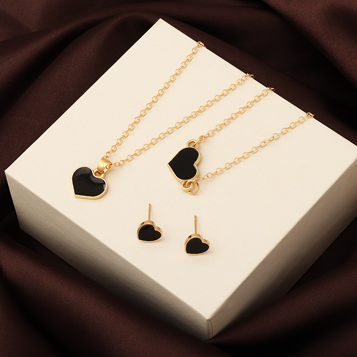 Amazon's Best-Selling Love Jewelry Set, Fashionable, Simple and Versatile Bracelet, Earrings, Necklace, Three-Piece Jewelry Set Wholesale