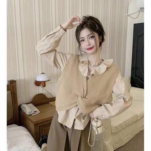 Gentle Wind V-Neck Design, Sense of Style, Minority Knit Vest, Backless, Striped, Versatile Women's Autumn Fashion Trend