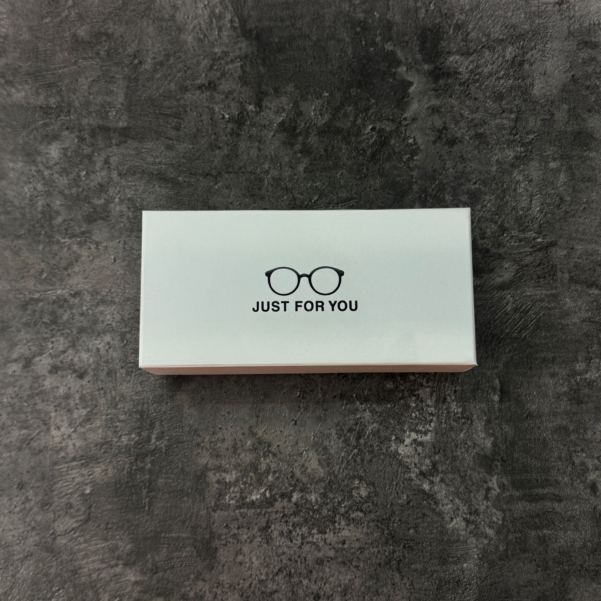 Caja de almacenamiento blanca especial para gafas, moda simple endurecida a prueba de compresión diaria, caja de gafas portátil, caja de embalaje exterior