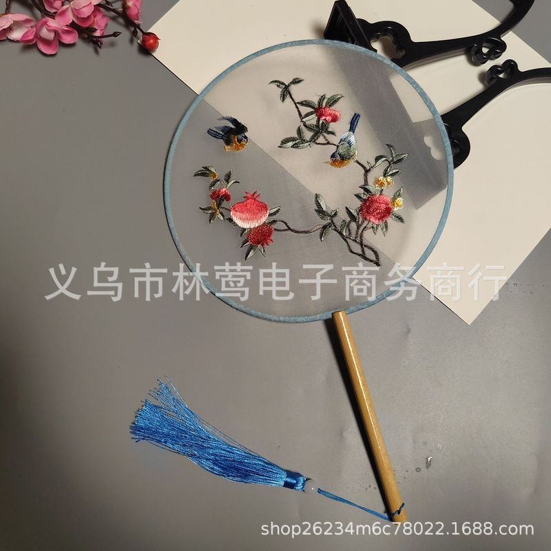 両面のシルクの刺繍の透明な漢服のチャイナドレスは写真を撮ります。|undefined