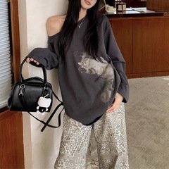 时髦辣妹猫咪印花宽松套头休闲斜肩露肩卫衣女秋季美式小众上衣潮