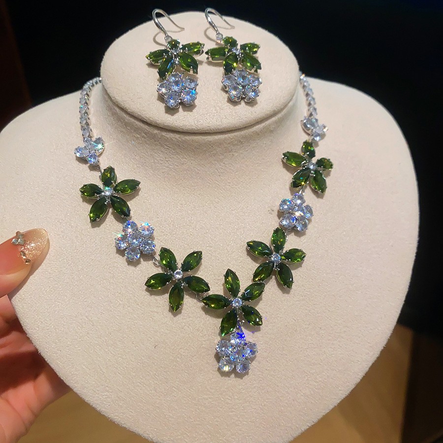 Collar de pendientes de diamantes con gotitas de agua transfronterizas europeas y americanas, colgante de moda de lujo ligero, cadena de clavícula, celebridad de Internet, joyería de alta gama, mujer