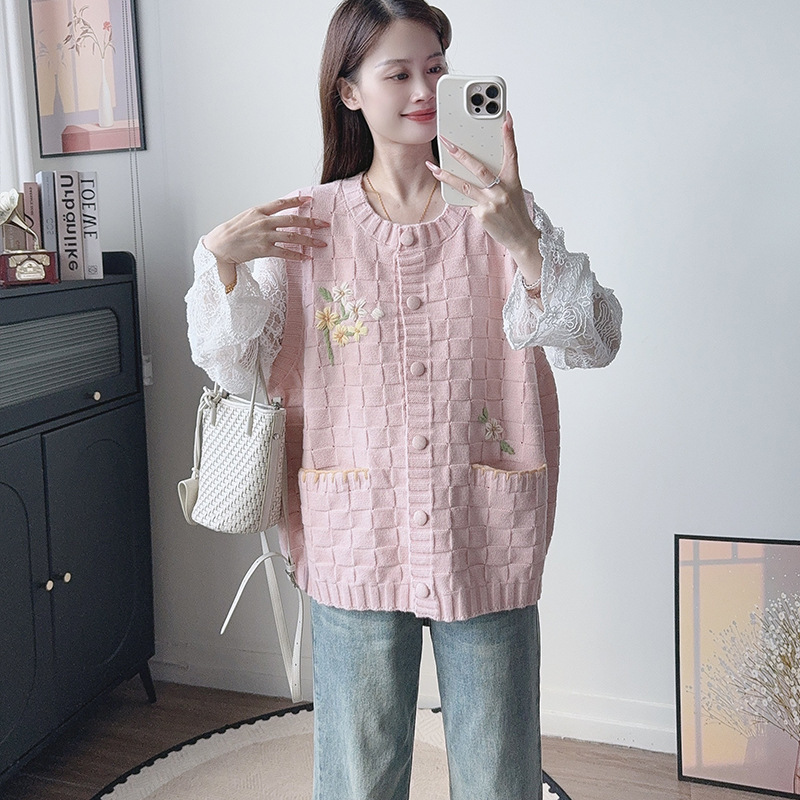 Hand-embroidered knitted cardigan vest for women, 2026 autumn and winter, loose fit, versatile for layering, sleeveless sweater vest Hand-embroidered knitted cardigan vest for women, 2026 autumn and winter, loose fit, versatile for layering, sleeveless sweater vest