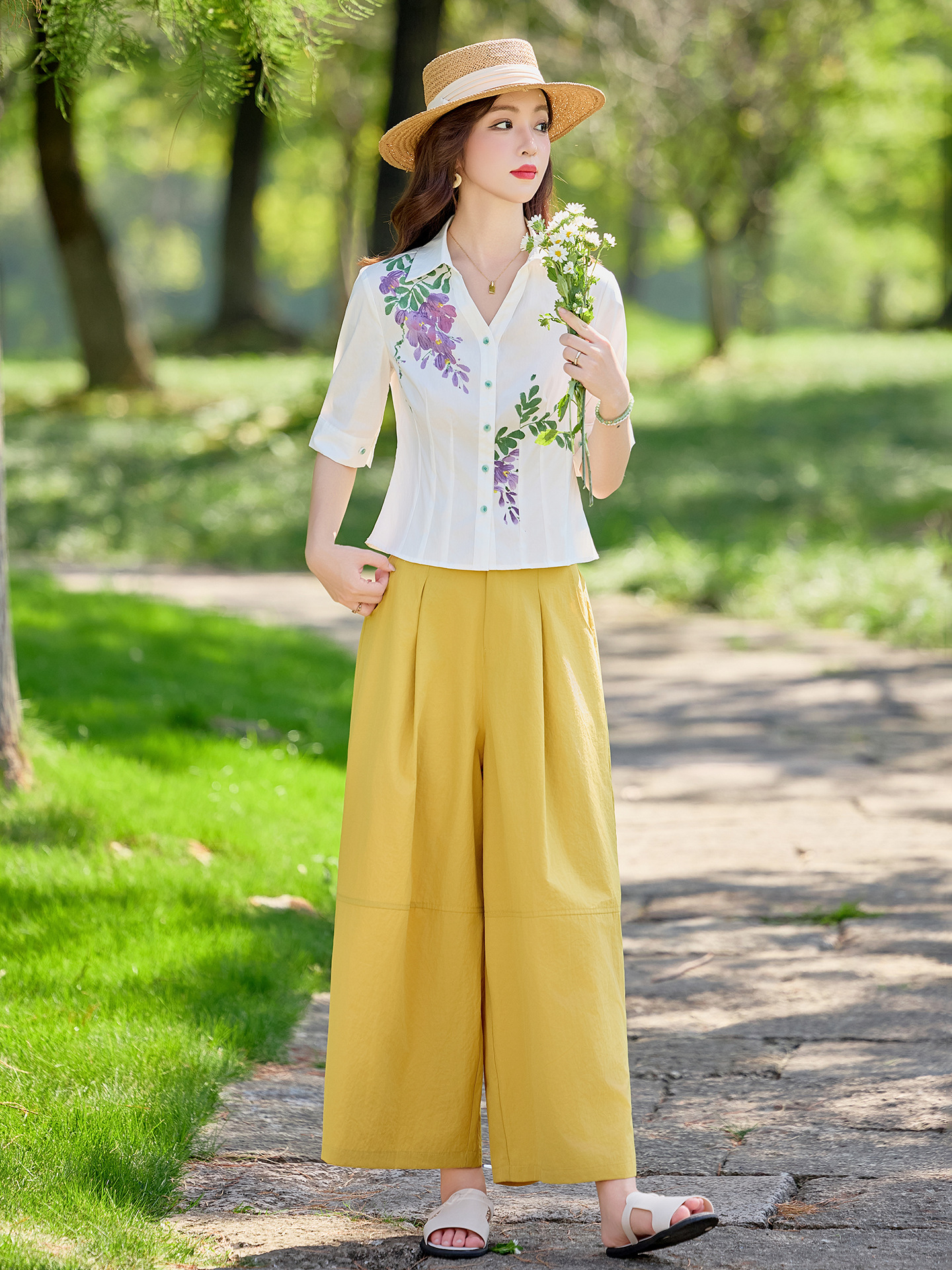 Bộ vest nữ hai mảnh áo sơ mi in họa tiết kết hợp quần ống suông cạp cao — Màu ảnh