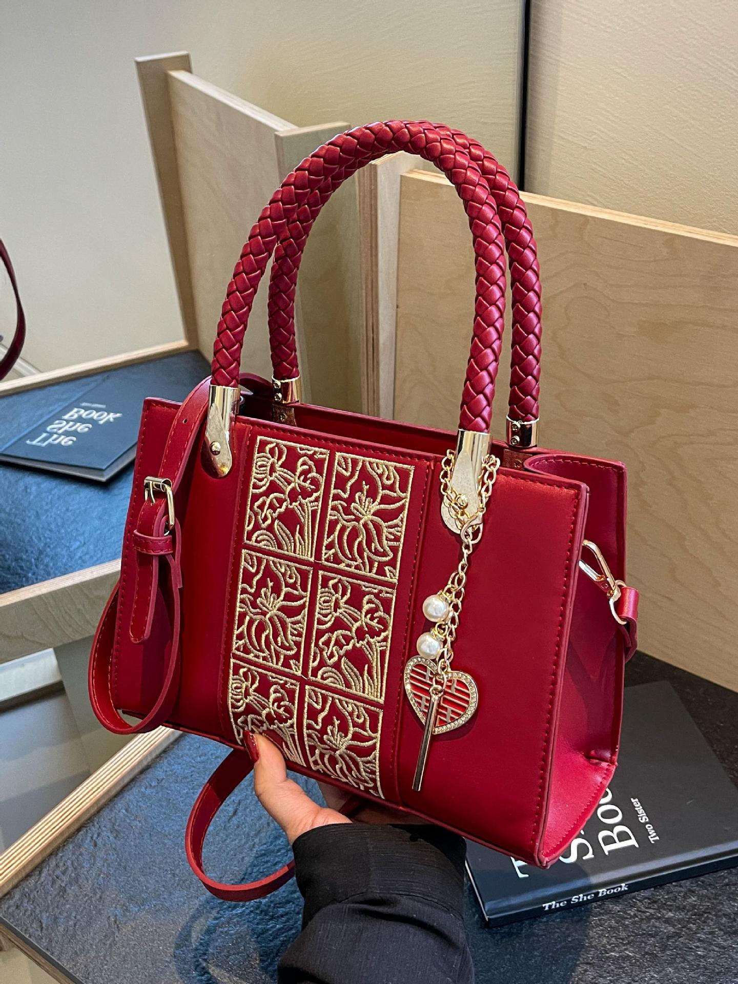 Bolso de boda rojo para mujer 2025 nuevo bolso de novia bordado a mano bolso de mensajero de un solo hombro de textura de alta calidad
