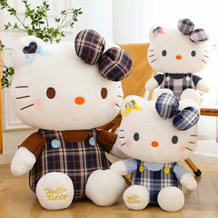 レトロな格子縞のスカートハローキティのぬいぐるみのぬいぐるみのアイデア人形の女の子が枕を抱く