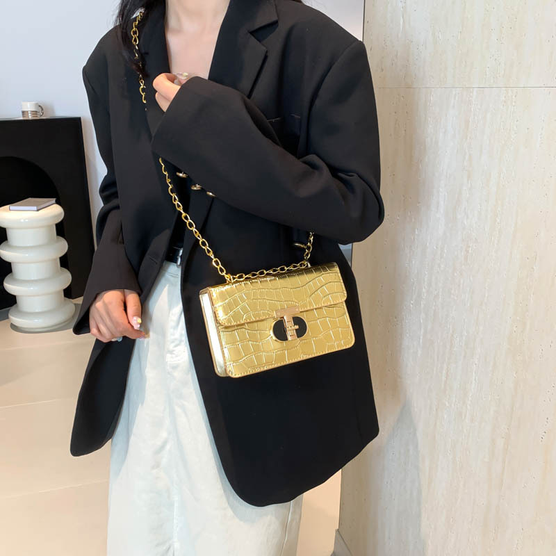 Fashion chain lock handbag 2024 new shiny stone pattern small square versatile and stylish single shoulder crossbody bag_voghion.com