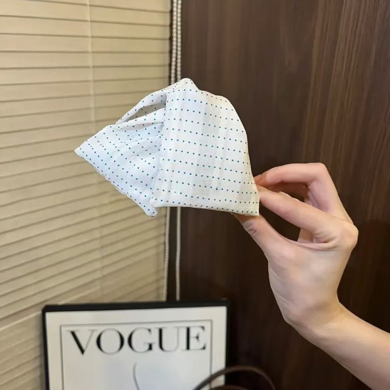 女性用の軽くて豪華でエレガントなビーズクリップ、多用途で絶妙なハーフタイヘアシャーククリップ、ハイエンドのニッチヘアクリップ、新しい|undefined
