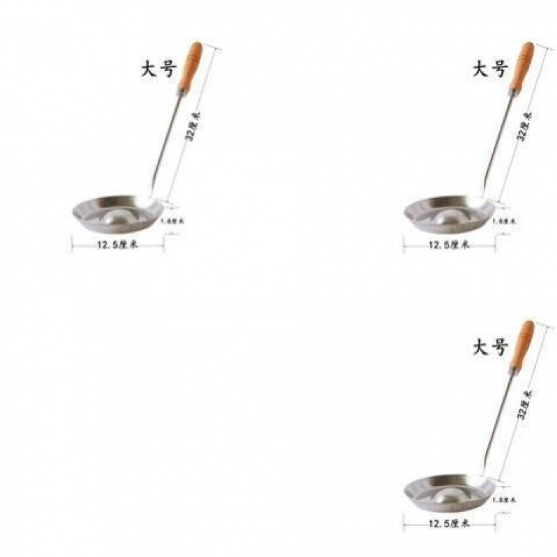 麺の中のスプーンは揚げ餅の鉄のスプーンにくっつかないです。|undefined