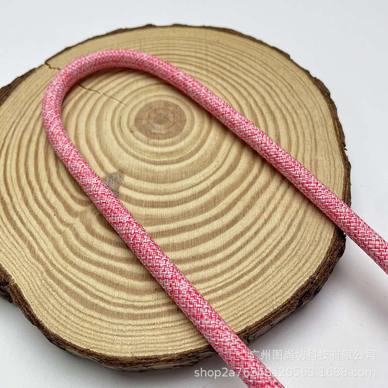 36 # 빨간색과 흰색 잔주름