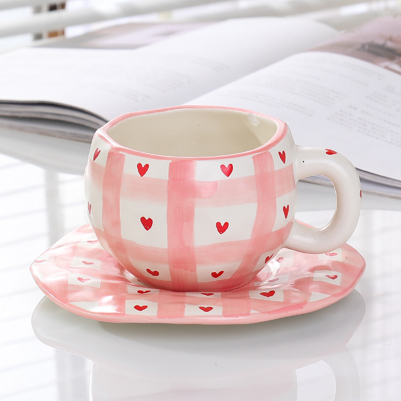 Estilo coreano inswind mano flor cerámica taza de café y plato conjunto taza de té de la tarde pequeñas flores pintadas a mano taza un plato