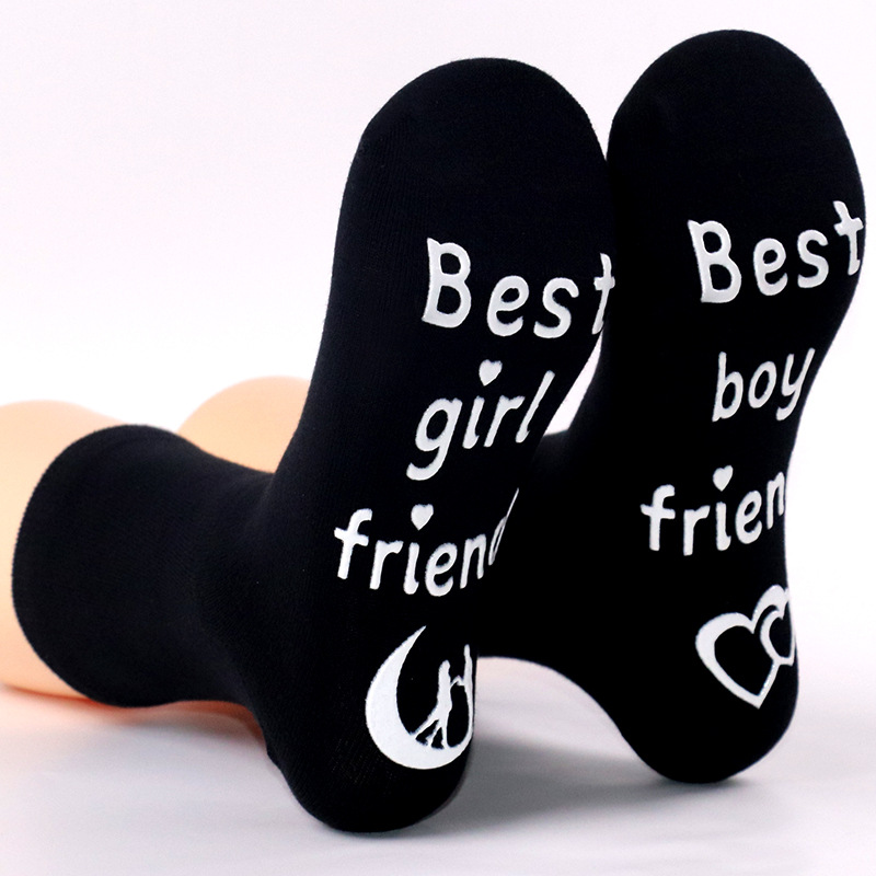 En stock nuevos calcetines de media pantorrilla de algodón populares transfronterizos europeos y americanos calcetines de pareja calcetines de pie carta de dispensación calcetines de piso antideslizantes